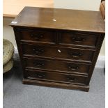 Oak small chest of 5 drawers