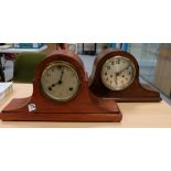 Pair of oak cased mantle clocks (2)
