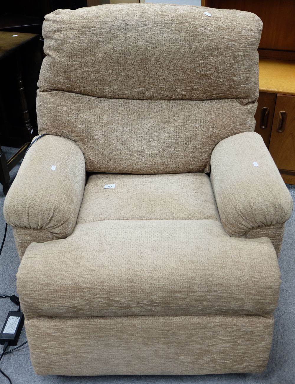 Quality electrical reclining armchair