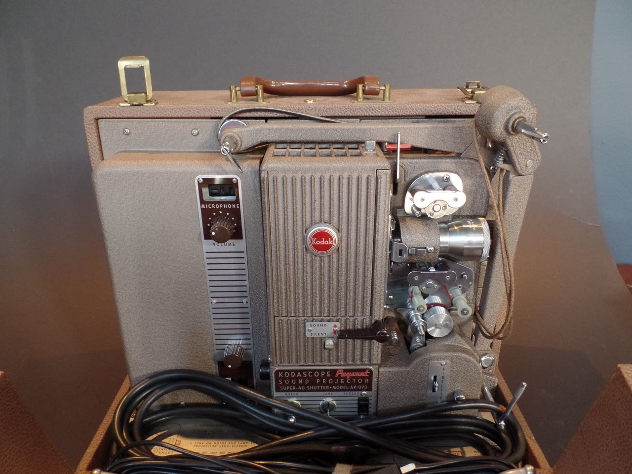 Kodak Kodascope Pageant Model AV-073 Sound Projector In original carrying case complete with