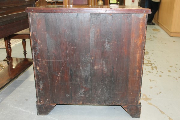 Georgian and later walnut knee-hole writing desk with crossbanded decoration, quarter-veneered top - Image 7 of 9