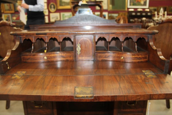 Georgian and later walnut knee-hole writing desk with crossbanded decoration, quarter-veneered top - Image 9 of 9