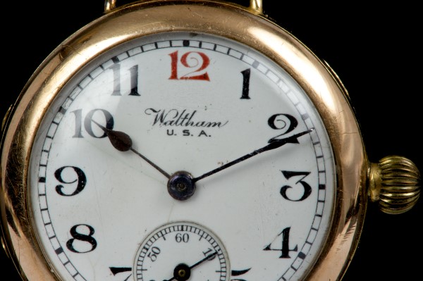 Early 20th century gold (18ct) wristwatch with Waltham fifteen jewel manual-wind movement, the - Image 2 of 3