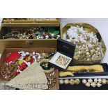 Quantity of vintage costume jewellery, brooches, necklaces,