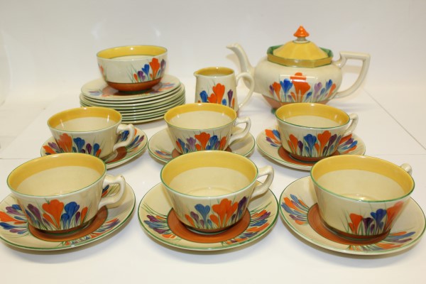 Clarice Cliff Bizarre range Crocus pattern hand-painted teaware (24 pieces) CONDITION REPORT