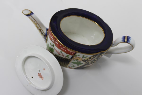 Victorian Derby Imari pattern cabaret set comprising two-handled tray, 48cm wide, teapot, sucrier, - Image 8 of 9