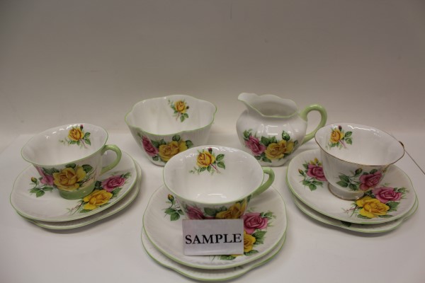 1930s Shelley tea set decorated with pink and yellow roses (22 pieces) CONDITION REPORT Consists