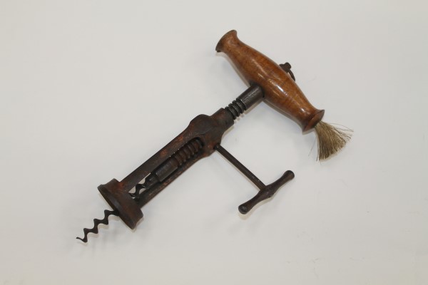 Victorian rack & pinion corkscrew with turned handle,