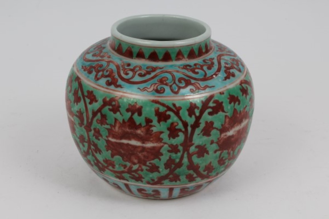 Chinese export ginger jar with green, red and blue glaze - six character mark to base, 15cm high