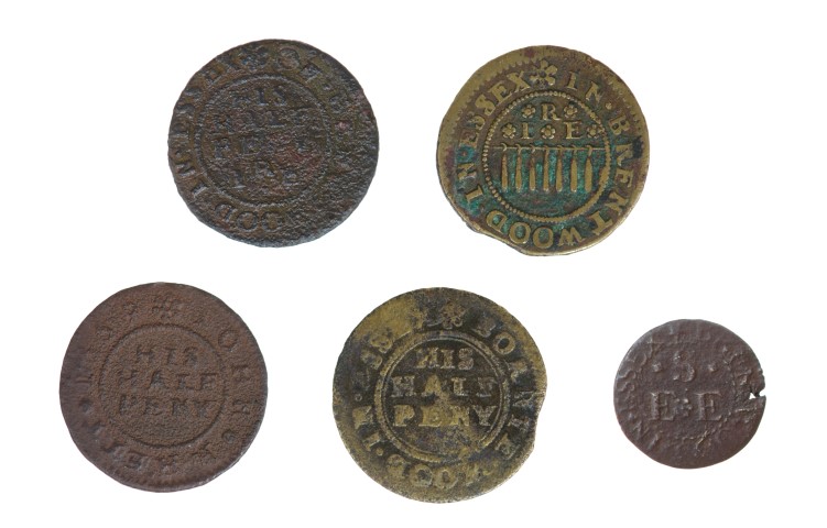 Essex - Brentwood 17th century Halfpenny and Farthing tokens - John Betes ½ 1669 Clove on