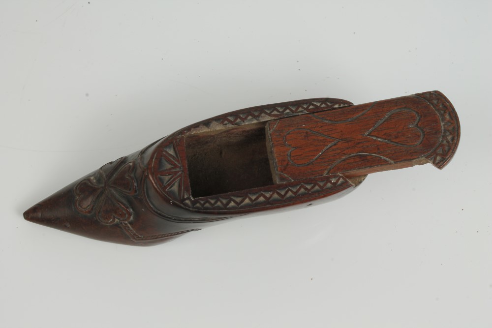 Early 19th century carved treen snuff shoe with sliding cover, relief carved with a shamrock, 11. - Image 2 of 3