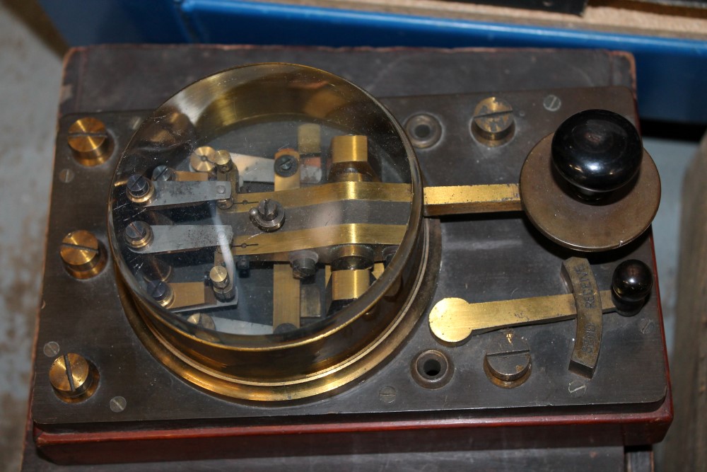 Vintage Morse Code machine, 21cm long,