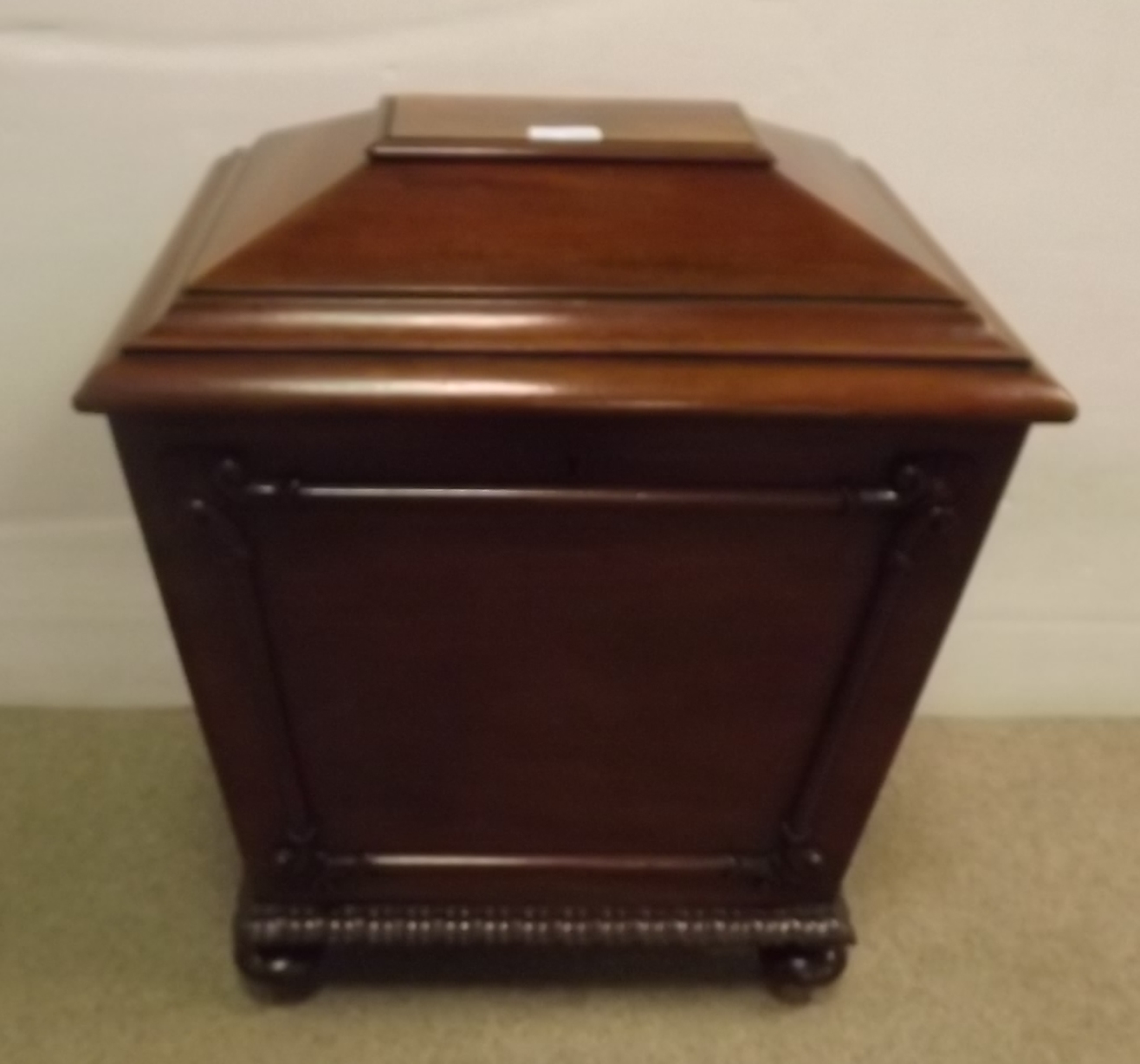 Superb Quality William IV Mahogany Cellarette