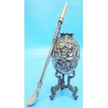 An antique 800 silver Bombilla tea straw, with yellow metal mouthpiece and acanthus decoration to