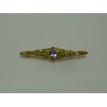 A 9ct GOLD AMETHYST AND PERIDOT BROOCH,