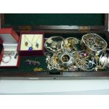 A MIXED BOX OF JEWELLERY