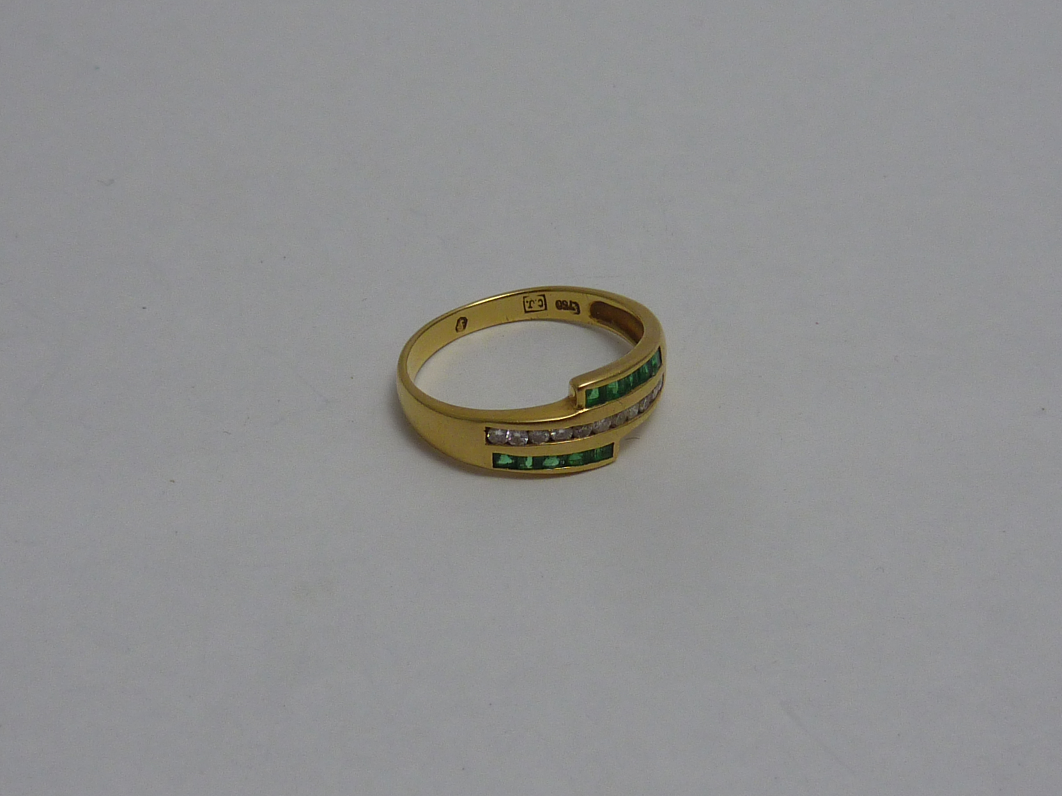 AN EMERALD AND DIAMOND RING, stamped 750, ring size M