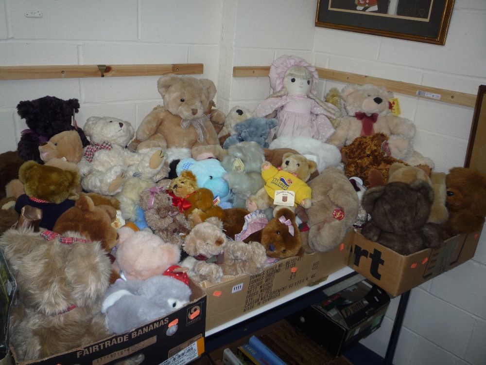 A LARGE QUANTITY OF MODERN SOFT TOYS