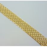 AN 18CT GOLD BRACELET, of fancy link design, length 19cm, hallmarks for London, approximate weight