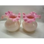 A PAIR OF VENETIAN WHITE AND PINK GLASS VASES, height 11cm (2)