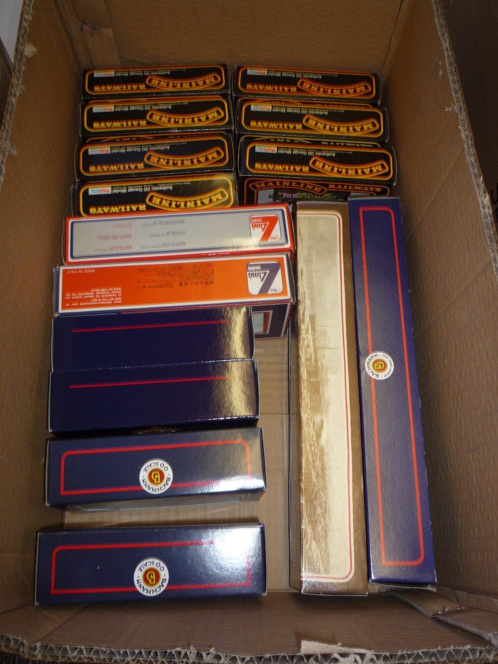 A COLLECTION OF ASSORTED BOXED OO GAUGE WAGONS, Bachmann, Lima, Mainline (15)