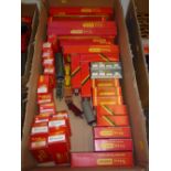 A COLLECTION OF ASSORTED BOXED AND UNBOXED TRI-ANG HORNBY, WRENN RAILWAYS AND HORNBY RAILWAYS OO