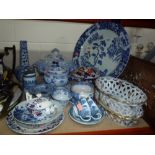 VARIOUS BLUE AND WHITE AND OTHER CERAMICS, to include oriental items, wooden tray etc (s.d.)