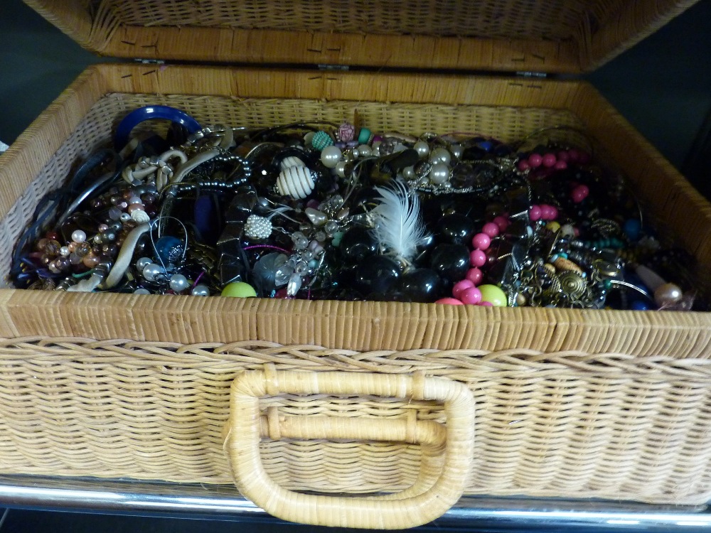 A QUANTITY OF COSTUME JEWELLERY