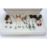 A COLLECTION OF EARRINGS, (15)