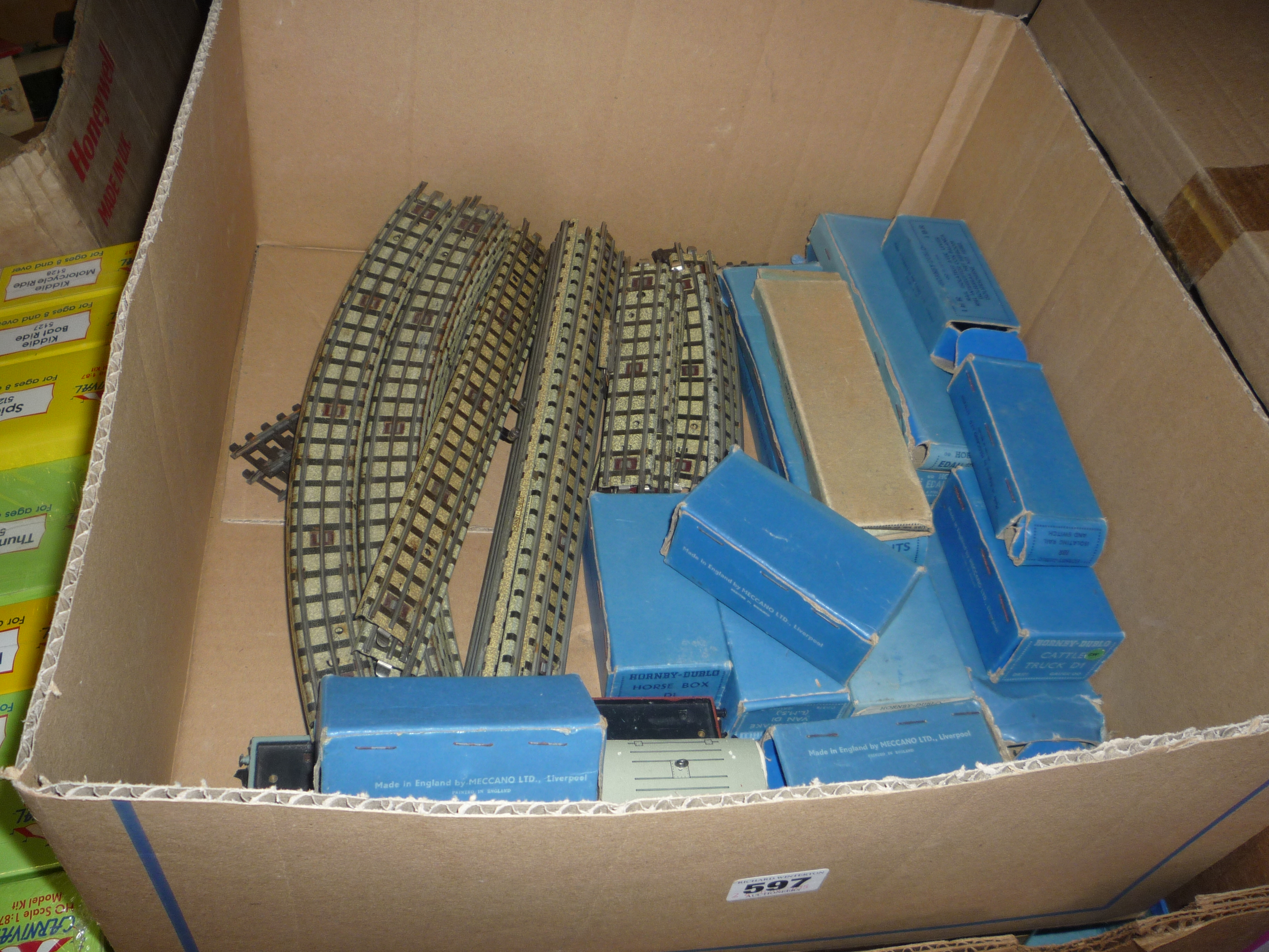 A QUANTITY OF BOXED AND UNBOXED HORNBY DUBLO ROLLING STOCK AND ACCESSORIES, to include boxed