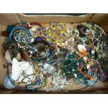 A TRAY OF FASHION AND COSTUME JEWELLERY, to include beaded necklaces, bracelets etc