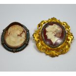 TWO ITEMS OF JEWELLERY, to include a ceramic cameo within a scrolling mount and vacant back panel,