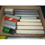 A QUANTITY OF UNBOXED AND ASSORTED OO AND HO MODEL RAILWAY ITEMS, Hornby, Kleinbahn, Roco,