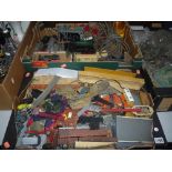 A QUANTITY OF UNBOXED AND ASSORTED OO GAUGE MODEL RAILWAY ITEMS, Tri-ang and Hornby Dublo