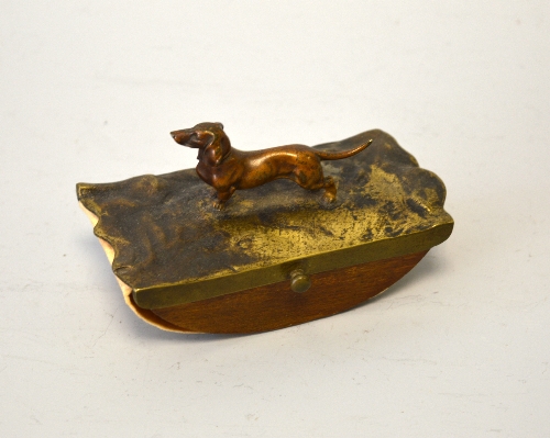 A COLD PAINTED BRONZE OF A DACHSHUND, mounted on a brass and wooden blotter, approximately 12cm - Image 2 of 2