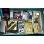 A TRAY OF MISCELLANEOUS, to include compacts, hat pins, jewellery etc
