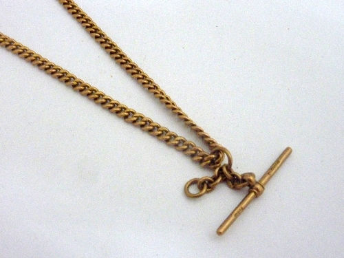 A 9CT ROSE GOLD CURB LINK CHAIN, with 375 stamped to each individual link and T-bar, length 40cm