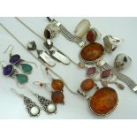 A COLLECTION OF GEMSET JEWELLERY, to include a suite of amber together with mother of pearl rings