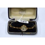 AN EARLY TWENTIETH CENTURY LADIES WATCH, with expandable strap within a fitted box