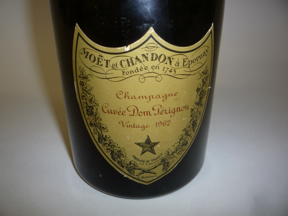 MOET ET CHANDON CUVEE DOM PERIGNON CHAMPAGNE 1962, one bottle, level low neck - Image 2 of 2