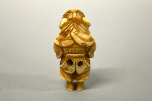 A JAPANESE IVORY NETSUKE, figurine dressed, in a Shi Shi dog mask banging a drum - Image 3 of 3