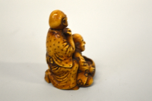 A JAPANESE BOXWOOD NETSUKE, carved as men at work, signed to base - Image 3 of 3