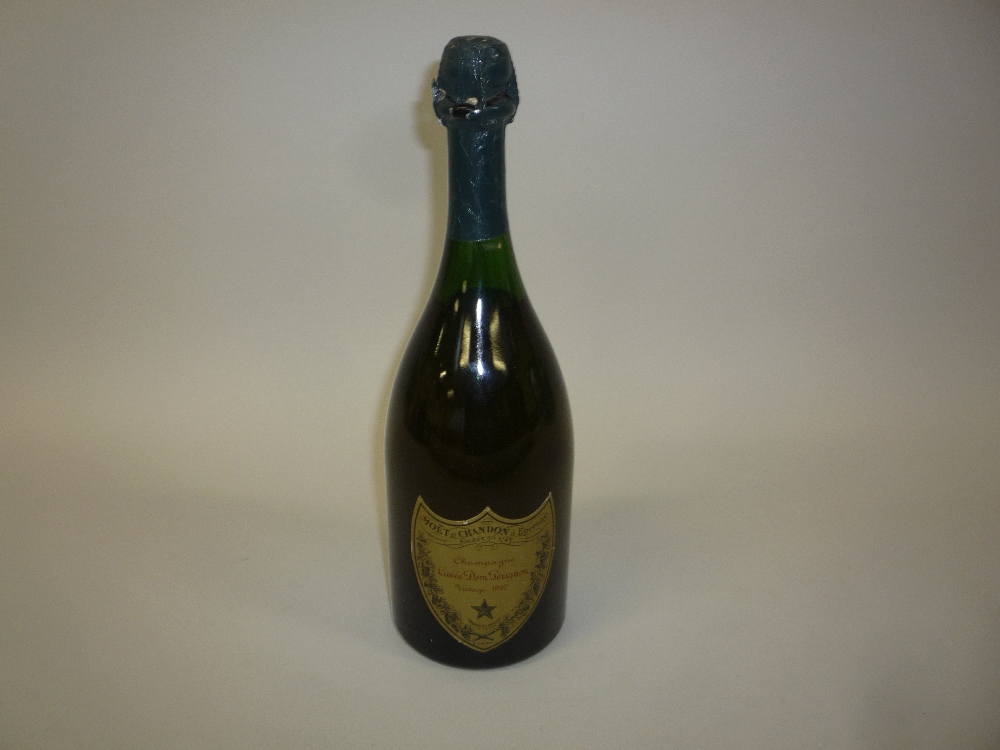 MOET ET CHANDON CUVEE DOM PERIGNON CHAMPAGNE 1962, one bottle, level low neck