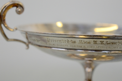 A SILVER TWIN HANDLED TAZZA, Sheffield 1910, Walker & Hall, weight approximately 465g - Image 2 of 5