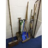 A SELECTION OF GARDEN TOOLS