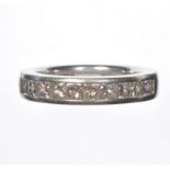 18 CT GOLD DIAMOND BAND