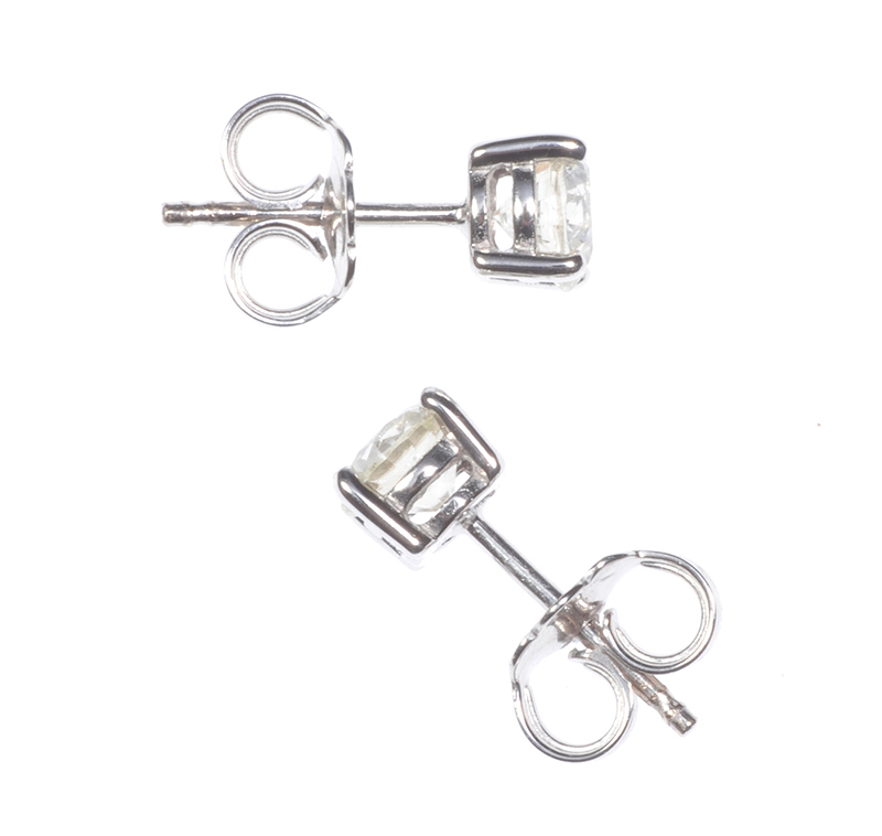 PAIR OF 18 CT WHITE GOLD DIAMOND STUD EARRINGS - Image 3 of 3