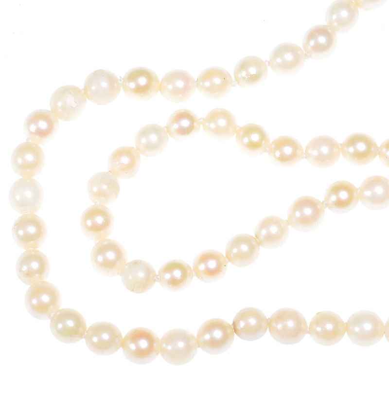 STRING OF GRADUATED CULTURED PEARLS WITH A 9 CT GOLD CLASP - Image 2 of 3