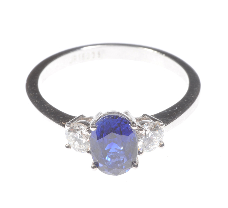 18 CT WHITE GOLD SAPPHIRE & DIAMOND RING - Image 3 of 3