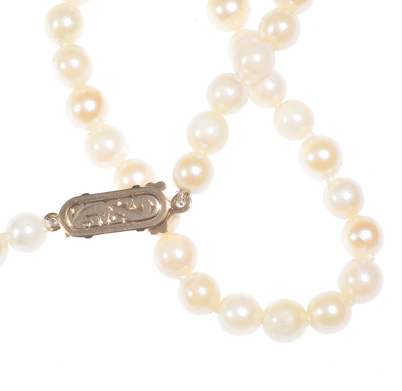 STRING OF GRADUATED CULTURED PEARLS WITH A 9 CT GOLD CLASP - Image 3 of 3